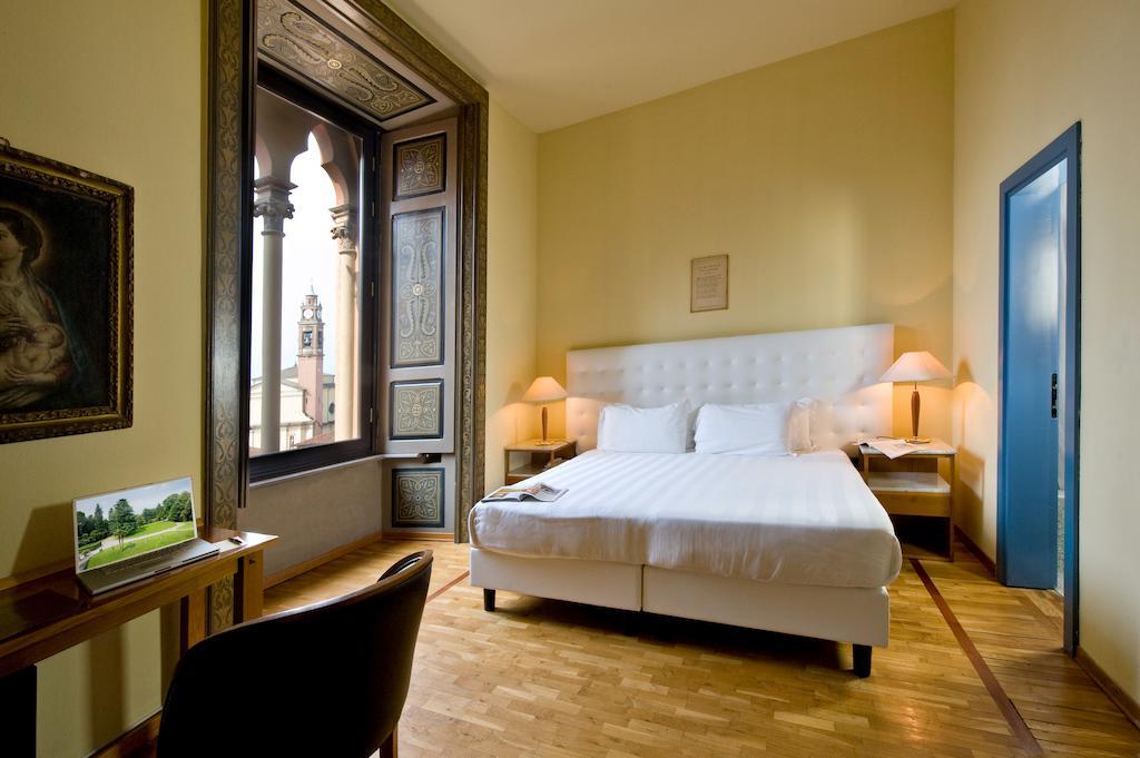 Castello Di Carimate Hotel Room photo