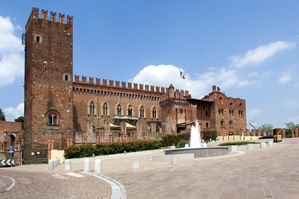 Castello Di Carimate Hotel Exterior photo